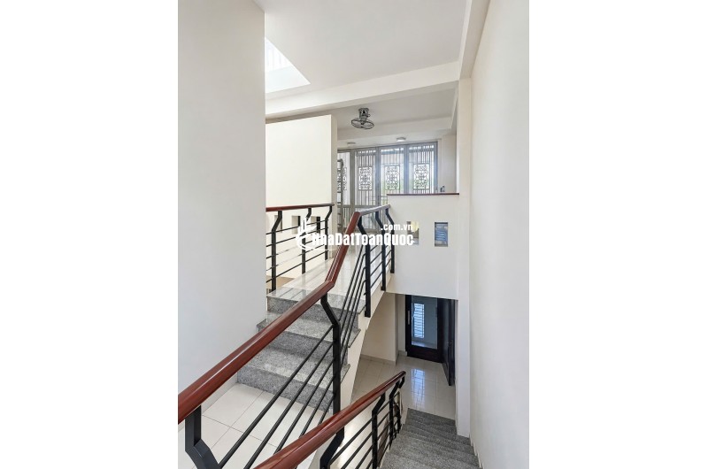 Bán nhà Quận 7 - Hoàn Trong Mậu 92m2 4tầng 5PN - Đường nhựa 9M, cách Himlam 70m - chỉ 17 tỷ