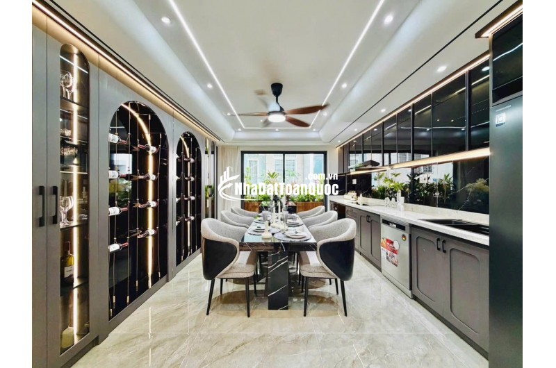 Bán lỗ nhà BÙI VĂN BA 80m2 , 1T2L 4PN 3WC, hẻm xe hơi, giá chỉ 4.6 tỷ