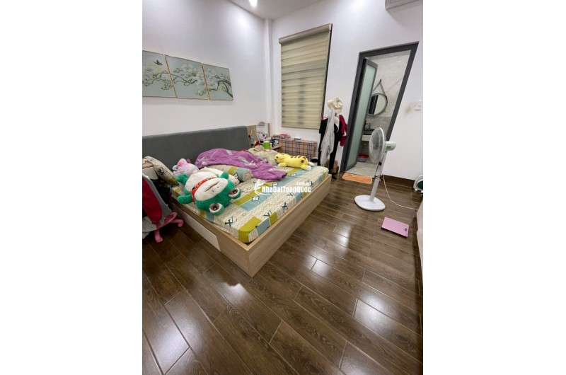 Ngay Thạnh Xuân Quận Hẻm xe tải thông 4 tầng-77m2-nhà đẹp mới chủ đang ở chỉ hơn 5 tỷ