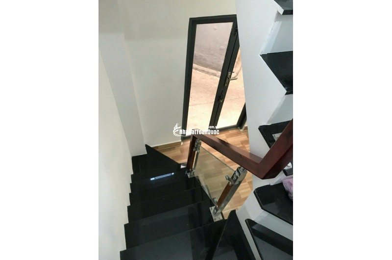 Bán nhà hẻm xe tải Trần Hưng Đạo P2 Q5 đúc 3 tầng