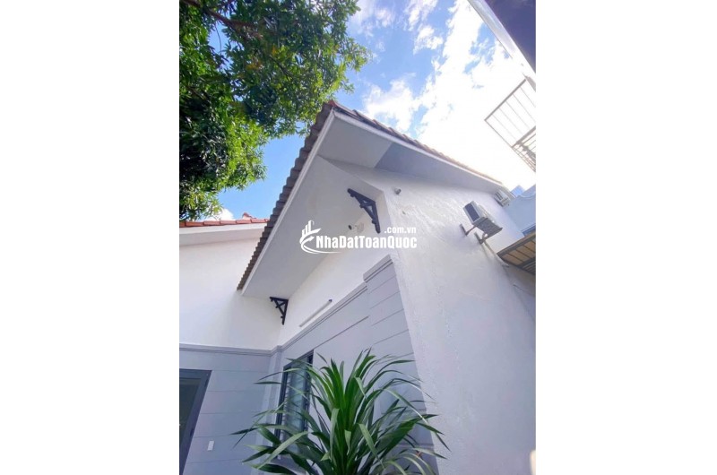 Cần bán Villas – Trưng Nữ Vương, Hải Châu, Đà Nẵng
Dòng tiền sẵn: 30 triệu/tháng
DT: 286m², ngang 12m
Kiệt ô tô, cách đường chính 50m
Sân vườn