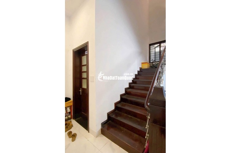 Cần bán Villas – Trưng Nữ Vương, Hải Châu, Đà Nẵng
Dòng tiền sẵn: 30 triệu/tháng
DT: 286m², ngang 12m
Kiệt ô tô, cách đường chính 50m
Sân vườn