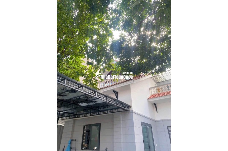 Cần bán Villas – Trưng Nữ Vương, Hải Châu, Đà Nẵng
Dòng tiền sẵn: 30 triệu/tháng
DT: 286m², ngang 12m
Kiệt ô tô, cách đường chính 50m
Sân vườn