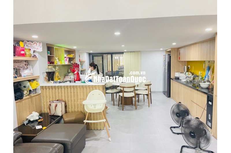 ÁN NHÀ MẶT TIỀN HUY CẬN – HÒA CƯỜNG  ĐỐI DIỆN CÔNG VIÊN, NHÀ ĐẸP 2,5 TẦNG 
 THÔNG TIN CĂN NHÀ:
 Diện tích: 70
