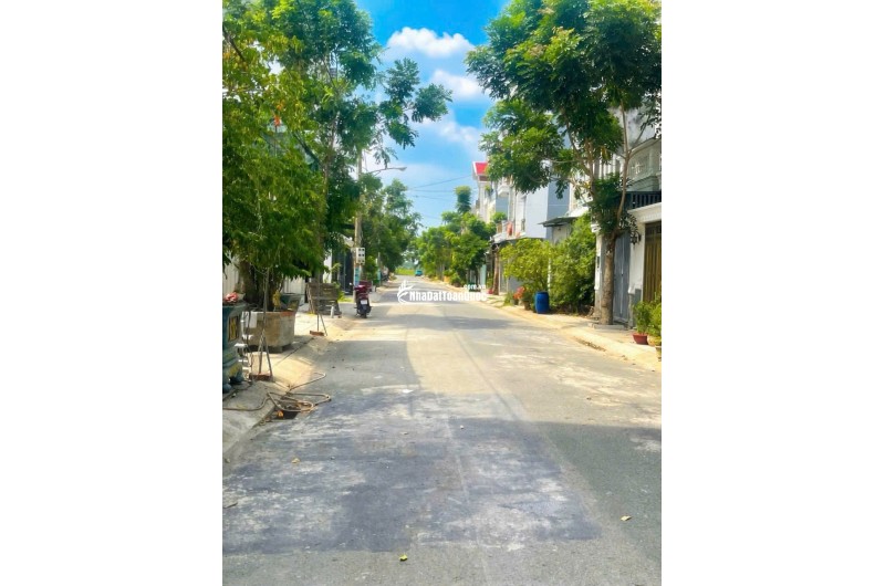 BÁN ĐẤT ĐỨC HOÀ TỈNH TÂY NINH - DT 93,6 M2 - SHR - 2TỶ050TR. LH:0903974577