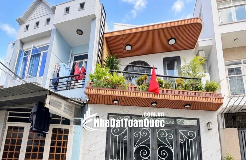 Bán nhà Quận 7 - Bùi Văn Ba 60m2 2tầng 3PN, Nội thất xịn, Ngang 4.3m, Hẻm 4m thông, 7.X tỷ