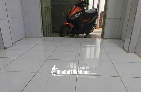 Bán nhà cũ tiện xây mới đường Chiến Lược Bình Tân