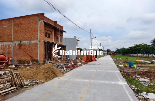 1TỈ 3 CÔNG CHỨNG DÃY TRỌ 1 KIOT 4 PHÒNG THU NHẬP 10TR/THÁNG