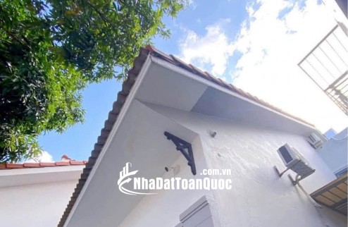 Cần bán Villas – Trưng Nữ Vương, Hải Châu, Đà Nẵng
Dòng tiền sẵn: 30 triệu/tháng
DT: 286m², ngang 12m
Kiệt ô tô, cách đường chính 50m
Sân vườn