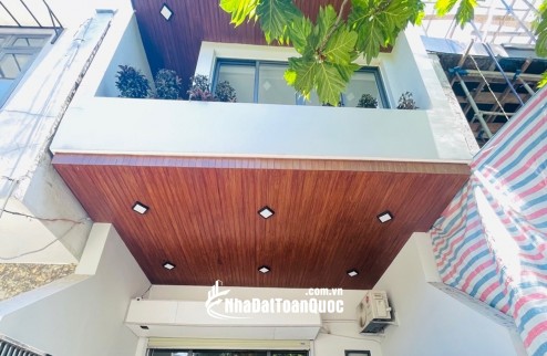 ÁN NHÀ MẶT TIỀN HUY CẬN – HÒA CƯỜNG  ĐỐI DIỆN CÔNG VIÊN, NHÀ ĐẸP 2,5 TẦNG 
 THÔNG TIN CĂN NHÀ:
 Diện tích: 70